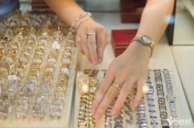 Giá vàng có giảm về vùng 100-110 triệu đồng/lượng từ nay đến cuối năm?